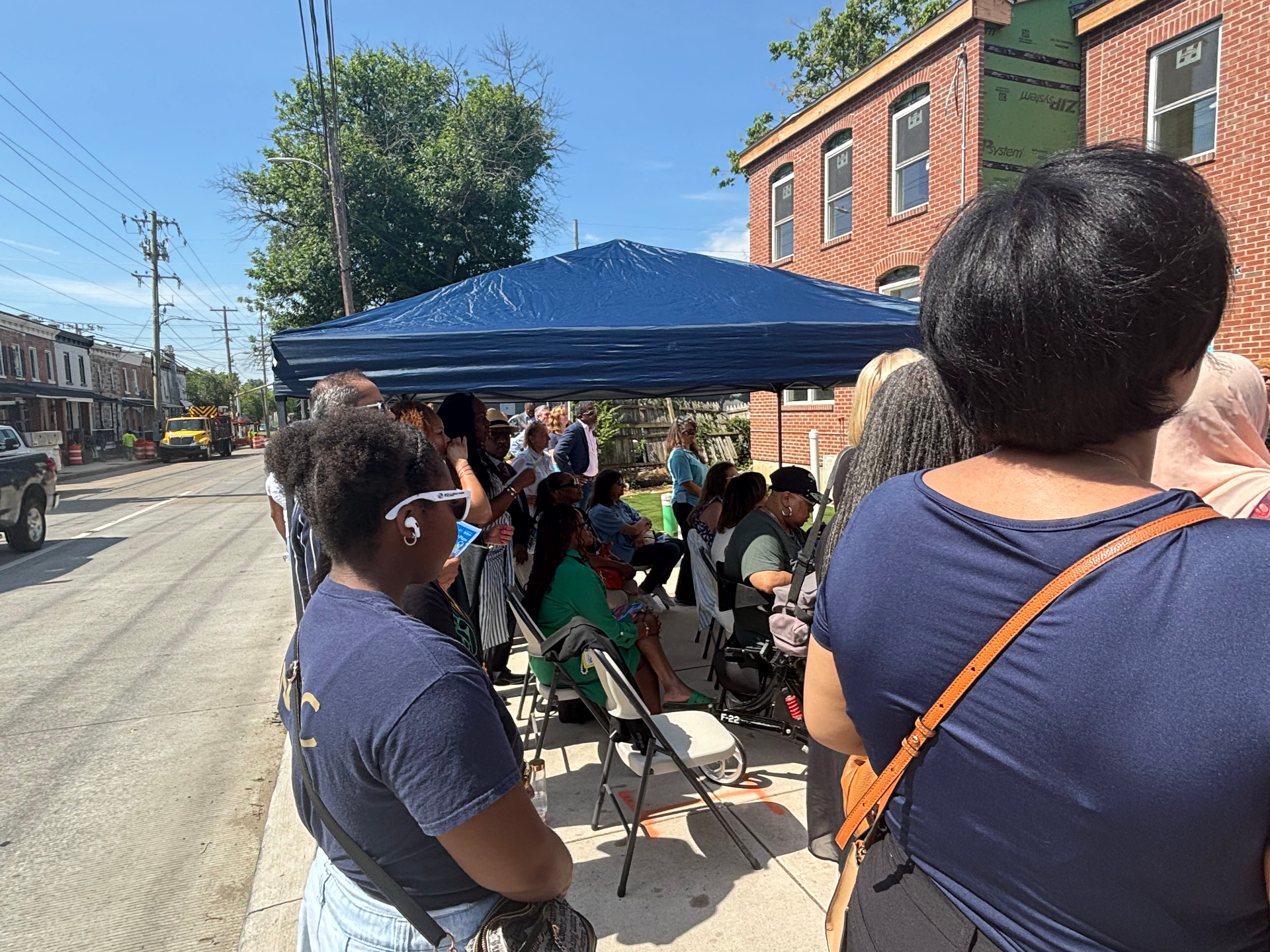 Standing-room-only crowd fills New Castle Ave for the dedication